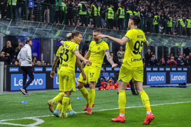 FC Internazionale takımından Federico Dimarco, Giuseppe Meazza Stadyumu 'ndaki FC Internazionale ile Bologna FC arasında oynanan 2022 / 23 Serie A futbol maçında attığı golü 9 Kasım 2022' de İtalya 'nın başkenti Milano' daki Giuseppe Meazza Stadyumu 'nda kutluyor.