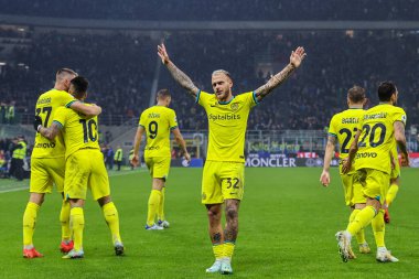 FC Internazionale takımından Federico Dimarco, 9 Kasım 2022 tarihinde İtalya 'nın Giuseppe Meazza Stadyumu' nda FC Internazionale ile Bologna FC arasında oynanan 2022 / 23 maçında attığı golü kutluyor - Fotoğraf: Fabrizio Carabelli / LiveMedi