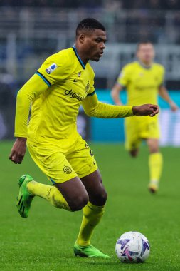 FC Internazionale takımından Denzel Dumfries, Giuseppe Meazza Stadyumu 'nda oynanan FC Internazionale ile Bologna FC arasında oynanan 2022 / 23 futbol karşılaşmasında, 9 Kasım 2022 - Fotoğraf: Fabrizio Carabelli / LiveMedi