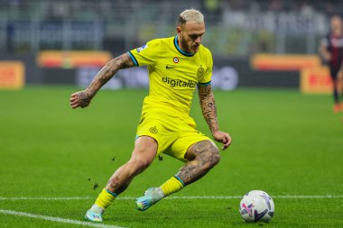 FC Internazionale takımından Federico Dimarco, İtalya 'nın Giuseppe Meazza Stadyumu' nda oynanan FC Internazionale ile Bologna FC arasında oynanan 2022 / 23 futbol karşılaşmasında görev başında.