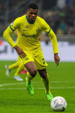 FC Internazionale takımından Denzel Dumfries, Giuseppe Meazza Stadyumu 'nda oynanan FC Internazionale ile Bologna FC arasında oynanan 2022 / 23 futbol karşılaşmasında, 9 Kasım 2022 - Fotoğraf: Fabrizio Carabelli / LiveMedi