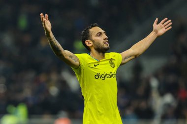FC Internazionale 'den Hakan Calhanoğlu, 9 Kasım 2022' de İtalya 'nın Giuseppe Meazza Stadyumu' nda FC Internazionale ile Bologna FC arasında oynanan 2022 / 23 futbol karşılaşmasını kutluyor - Fotoğraf: Fabrizio Carabelli / LiveMedi