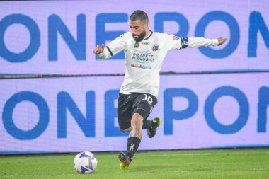 Spezia 'dan Daniele Verde İtalya' nın La Spezia şehrindeki Alberto Picco Stadyumu 'nda oynanan İtalyan futbolu Serie A maçında Spezia Calcio, Udinese Calcio' ya karşı.