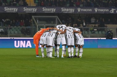 İtalya Milli Futbol Takımı Serie A 'nın 10 Kasım 2022' de İtalya 'nın Verona kentinde oynanan Marcantonio Bentegodi Stadyumu' nda oynanan Hellas Verona FC ile Juventus FC maçı öncesi Juventus 'un çemberi.