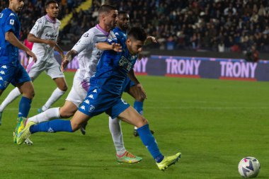Bonaiuto Cristian Cremones, İtalya 'nın başkenti Empoli' deki Carlo Castellani Stadyumu 'nda oynanan Amerikan futbolu maçında Parisi Fabiano Empoli tarafından engellendi.