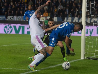 Bonaiuto Cristian Cremones, İtalya 'nın başkenti Empoli' deki Carlo Castellani Stadyumu 'nda oynanan Amerikan futbolu maçında Parisi Fabiano Empoli tarafından engellendi.