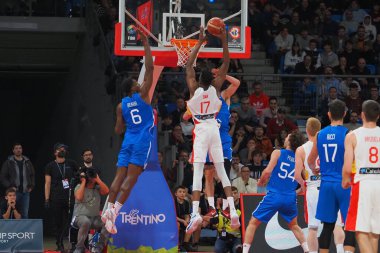 2023 FIBA Uluslararası Basketbol Takımları sırasında Paul Biligha (İtalya) tarafından engellenen Yankuba Sima Fatty (İspanya) mi? Dünya Kupası elemeleri - İtalya, Pesaro, İtalya 'da Vitifrigo Arena' da İspanya 'ya karşı, 11 Kasım 2022 - Fotoğraf: Savino Paolell