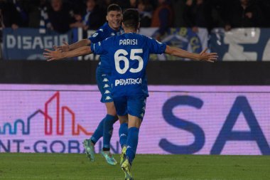 Parisi Fabiano Empoli, İtalya 'nın Empoli kentinde 11 Kasım 2022 tarihinde oynanan Carlo Castellani Stadyumu' nda oynanan Serie A maçında gol 2-0 'lık galibiyetini kutladı.