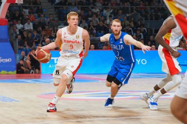 2023 FIBA Uluslararası Basketbol Takımları sırasında Niccolo Mannion (İtalya) tarafından engellenen Alberto Diaz Ortiz (İspanya) mi? Dünya Kupası elemeleri - İtalya, Pesaro, İtalya 'da Vitifrigo Arena' da İspanya 'ya karşı, 11 Kasım 2022 - Fotoğraf: Savino Paolell