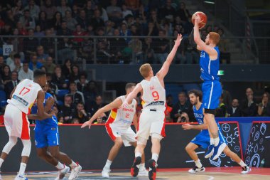 Niccolo Mannion (İtalya) 2023 FIBA Uluslararası Basketbol Takımları sırasında Alberto Diaz Ortiz (İspanya) tarafından engellendi. Dünya Kupası elemeleri - İtalya, Pesaro, İtalya 'da Vitifrigo Arena' da İspanya 'ya karşı, 11 Kasım 2022 - Fotoğraf: Savino Paolell