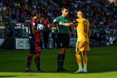 Daniele Rutella Arbitro Hakem İtalya 'nın Cagliari kentinde oynanan maçta Cagliari Calcio ile AC Pisa maçında, 12 Kasım 2022 - Fotoğraf: Luigi Can