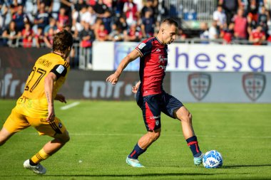Cagliari Calcio takımından Marko Rog İtalya 'nın Cagliari kentinde oynanan maçta Cagliari Calcio ile AC Pisa maçında, 12 Kasım 2022 - Fotoğraf: Luigi Can