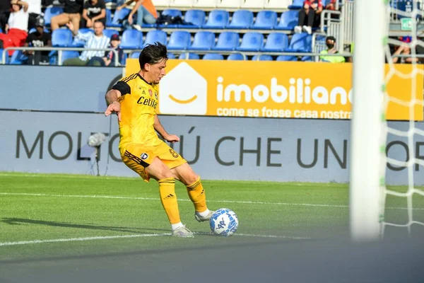 意大利Pisa体育俱乐部的Olimpiu Vasile Morutan在意大利Cagliari的Unipol Domus的Cagliari Calcio对Ac Pisa的比赛中进球 — 图库照片