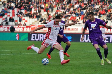 Aurelien Scheidler (SSC Bari) İtalya 'nın Bari şehrindeki San Nicola stadyumunda oynanan SSC Bari-FC Sudtirol maçı sırasında, 12 Kasım 2022 - Fotoğraf: Emmanuele Mastrodonat