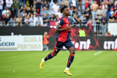 Cagliari Calcio takımından Antoine Makoumbou, İtalya 'nın Cagliari kentinde oynanan Cagliari Calcio-AC Pisa maçında 12 Kasım 2022 - Fotoğraf: Luigi Can