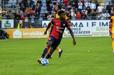 Cagliari Calcio takımından Antoine Makoumbou, İtalya 'nın Cagliari kentinde oynanan Cagliari Calcio-AC Pisa maçında 12 Kasım 2022 - Fotoğraf: Luigi Can
