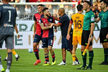 Cagliari Calcio 'dan Nahitan Nandez, Cagliari Calcio' dan Fabio Liverani Cagliari Calcio 'dan Mister of Cagliari B maçında Cagliari Calcio-AC Pisa maçı sırasında Cagliari, İtalya' daki Unipol Domus 'ta, 12 Kasım 2022 - Fotoğraf: Luigi Can