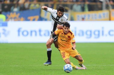 İtalya Futbol Serisi B maçında Yordan Osorio (Parma Calcio) ve Ignacio Lores Varela (AS Cittadella) Parma, İtalya 'daki Ennio Tardini stadyumunda Parma Calcio vs AS Cittadella maçında, 12 Kasım 2022 - Fotoğraf: Luca Amedeo Bizzarr