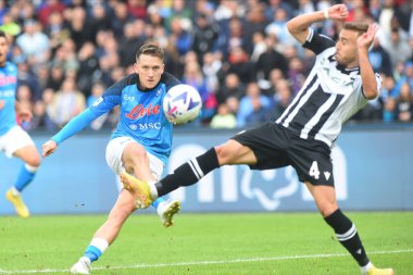 SSC Napoli 'den Piotr Zielinski, Serie A maçında Diego Armando Maradona Stadyumu' nda SSC Napoli-Udinese Calcio maçında 2-0 'lık skorla gol attı.