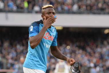 SSC Napoli 'den Victor Osimhen, Diego Armando Maradona Stadyumu' nda SSC Napoli ve Udinese Calcio arasında oynanan Serie A karşılaşmasında gol attıktan sonra kutluyor - Fotoğraf: Agostino Gemito / LiveMedi