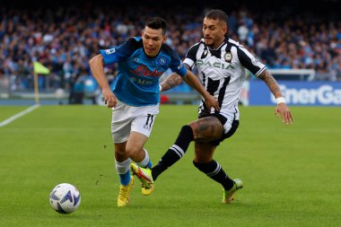 Napoli 'den Hirving Lozano Udinese' den Roberto Pereyra İtalya 'dan Serie A maçında SSC Napoli-Udinese Calcio maçında Napoli, İtalya' daki Diego Armando Maradona Stadyumu 'nda, 12 Kasım 2022