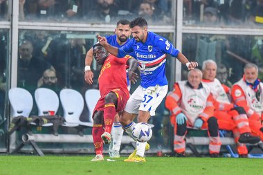 Tomas Rincon  (Sampdoria) - Lameck Banda (Lecce) Mehdi Pascal Marcel Leris  (Sampdoria)  during  italian soccer Serie A match UC Sampdoria vs US Lecce at the Luigi Ferraris stadium in Genova, Italy, November 12, 2022 - Credit: Danilo Vig