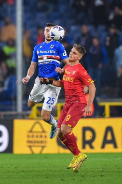 Alex Ferrari (Sampdoria) - Lorenzo Colombo (Lecce) İtalya futbol takımı Serie A maçında UC Sampdoria ile ABD Lecce arasında Cenova, İtalya 'daki Luigi Ferraris stadyumunda oynanan karşılaşma, 12 Kasım 2022 - Fotoğraf: Danilo Vig