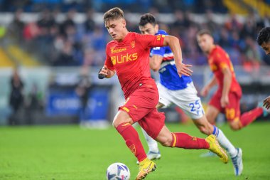Lorenzo Colombo (Lecce) - İtalya futbol takımı Serie A maçında Alex Ferrari (Sampdoria) UC Sampdoria ile ABD Lecce maçında Genova, İtalya 'daki Luigi Ferraris Stadyumu' nda, 12 Kasım 2022