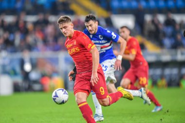 Lorenzo Colombo (Lecce) - İtalya futbol takımı Serie A maçında Alex Ferrari (Sampdoria) UC Sampdoria ile ABD Lecce maçında Genova, İtalya 'daki Luigi Ferraris Stadyumu' nda, 12 Kasım 2022