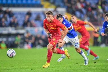 Lorenzo Colombo (Lecce) - İtalya futbol takımı Serie A maçında Alex Ferrari (Sampdoria) UC Sampdoria ile ABD Lecce maçında Genova, İtalya 'daki Luigi Ferraris Stadyumu' nda, 12 Kasım 2022