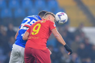 Alex Ferrari (Sampdoria) - Lorenzo Colombo (Lecce) İtalya futbol takımı Serie A maçında UC Sampdoria ile ABD Lecce arasında Cenova, İtalya 'daki Luigi Ferraris stadyumunda oynanan karşılaşma, 12 Kasım 2022 - Fotoğraf: Danilo Vig