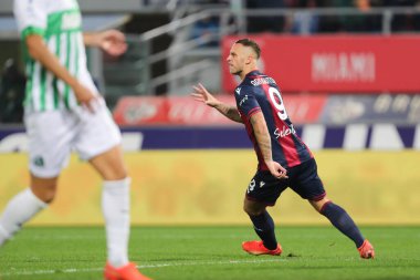 Marko Arnautoviç (Bologna FC), İtalya 'nın Bologna kentindeki Renato Dall' Ara stadyumunda oynanan İtalya futbolu Serie A karşılaşmasını kutluyor.