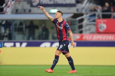 Marko Arnautoviç (Bologna FC), İtalya 'nın Bologna kentindeki Renato Dall' Ara stadyumunda oynanan İtalya futbolu Serie A karşılaşmasını kutluyor.