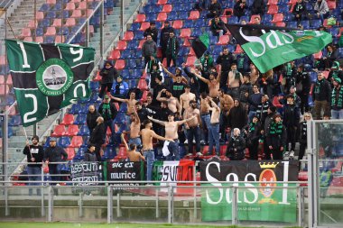 İtalya 'nın başkenti Bologna' daki Renato Dall 'Ara Stadyumu' nda oynanan Bologna FC maçında taraftarlar (US Sassuolo) 12 Kasım 2022 - Fotoğraf: Luca Amedeo Bizzarr