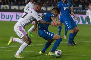 Bonaiuto Cristian Cremones, İtalya 'nın başkenti Empoli' deki Carlo Castellani Stadyumu 'nda oynanan Amerikan futbolu maçında Parisi Fabiano Empoli tarafından engellendi.