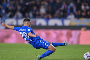Nicolo Cambiaghi (Empoli FC), İtalya 'nın Empoli şehrinde 11 Kasım 2022' de oynanan Carlo Castellani Stadyumu 'nda oynanan Empoli FC-US Cremonese maçında gol attı.