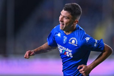 Nicolo Cambiaghi (Empoli FC) İtalya 'nın başkenti Empoli' deki Carlo Castellani Stadyumu 'nda oynanan İtalyan futbolu Serie A maçında attığı golü kutluyor: Lisa Guglielm