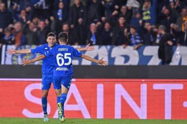 Fabiano Parisi (Empoli FC), İtalya 'nın Empoli kentinde 11 Kasım 2022' de oynanan Carlo Castellani Stadyumu 'nda oynanan İtalyan Serie A maçında attığı golü kutluyor.