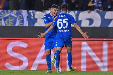 Fabiano Parisi (Empoli FC), İtalya 'nın Empoli kentinde 11 Kasım 2022' de oynanan Carlo Castellani Stadyumu 'nda oynanan İtalyan Serie A maçında attığı golü kutluyor.
