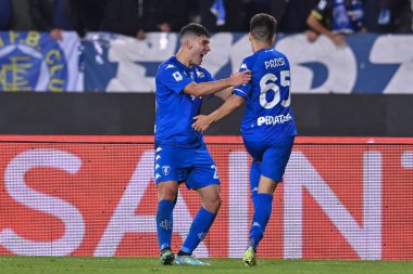 Fabiano Parisi (Empoli FC), İtalya 'nın Empoli kentinde 11 Kasım 2022' de oynanan Carlo Castellani Stadyumu 'nda oynanan İtalyan Serie A maçında attığı golü kutluyor.