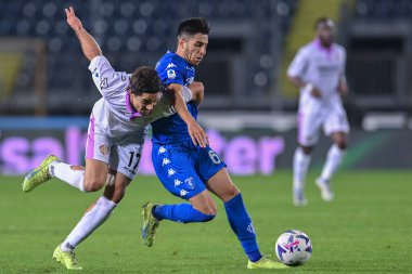 Fabiano Parisi (Empoli FC) ve Leonardo Sernicola (ABD Cremonese) İtalya 'nın başkenti Empoli' deki Carlo Castellani Stadyumu 'nda oynadıkları maçta Empoli FC ve US Cremonese maçında, 11 Kasım 2022 - Fotoğraf: Lisa Guglielm