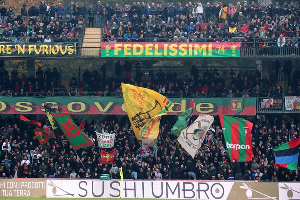 Fans Ternana Sector Nord Tijdens Italiaanse Voetbalwedstrijd Serie Ternana Calcio — Stockfoto