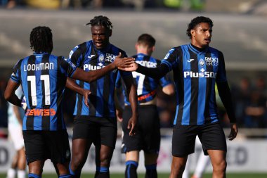 Atalanta BC 'den Ademola Lookman, Atalanta BC' den Ederson ve Atalanta BC 'den Duval Zapata ile birlikte İtalya' nın Serie A maçında Atalanta BC - Inter - FC Internazionale - Bergamo, İtalya 'daki Gewiss Stadyumu' nda 13 Kasım 2022 - Credit: