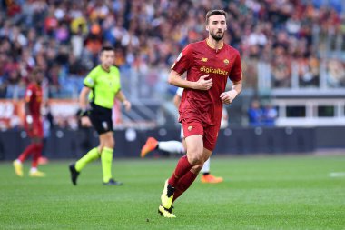 AS Roma takımından Bryan Cristante, AS Roma ile FC Torino arasında 13 Kasım 2022 'de İtalya' nın başkenti Roma 'da oynanan karşılaşmada görülüyor. - Fotoğraf: Gennaro Masi / LiveMedi