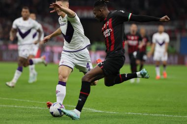 AC Milan 'dan Rafael Leao, 13 Kasım 2022' de Giuseppe Meazza Stadyumu 'nda AC Milan ile ACF Fiorentina arasında oynanan 2022 / 23 futbol maçında gol attı.