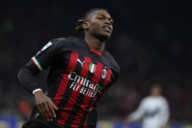 AC Milan 'dan Rafael Leao, 13 Kasım 2022' de İtalya 'nın Giuseppe Meazza Stadyumu' nda AC Milan ile ACF Fiorentina arasında oynanan 2022 / 23 maçında attığı golü kutluyor - Fotoğraf: Fabrizio Carabelli / LiveMedi
