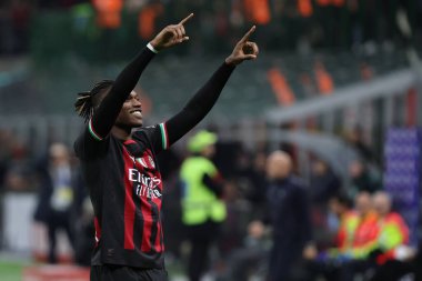 AC Milan 'dan Rafael Leao, 13 Kasım 2022' de İtalya 'nın Giuseppe Meazza Stadyumu' nda AC Milan ile ACF Fiorentina arasında oynanan 2022 / 23 maçında attığı golü kutluyor - Fotoğraf: Fabrizio Carabelli / LiveMedi