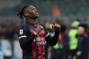 AC Milan 'dan Rafael Leao, 13 Kasım 2022' de İtalya 'nın Giuseppe Meazza Stadyumu' nda AC Milan ile ACF Fiorentina arasında oynanan 2022 / 23 maçında attığı golü kutluyor - Fotoğraf: Fabrizio Carabelli / LiveMedi