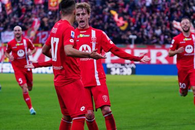 Dany Mota (AC Monza) İtalya 'nın başkenti Monza' da 13 Kasım 2022 'de oynanan U-Power Stadyumu' nda İtalya Serie A maçında Nicolo Rovella (AC Monza) ile yaptığı golü kutluyor.