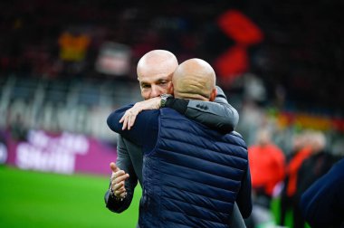 Ac Milan teknik direktörü Stefano Pioli ve ACF Fiorentina takımının teknik direktörü Vincenzo Italiano, İtalya 'nın Milano şehrindeki Giuseppe Meazza San Siro Stadyumu' nda 13 Kasım 2022 tarihinde AC Milan ile ACF Fiorentina arasında oynanan İtalyan Serie A tootball karşılaşmasında karşılaşmışlardır. Fotoğraf: Tiziano